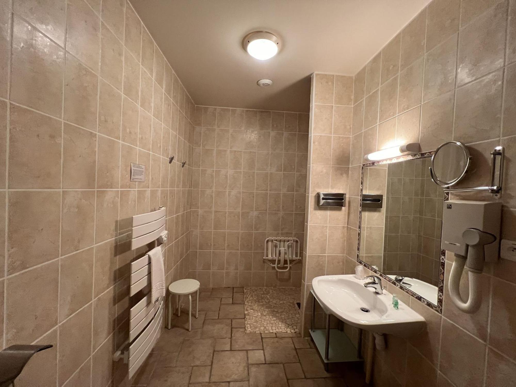 Hotel Du Chateau Bois Guibert Bonneval 部屋 写真
