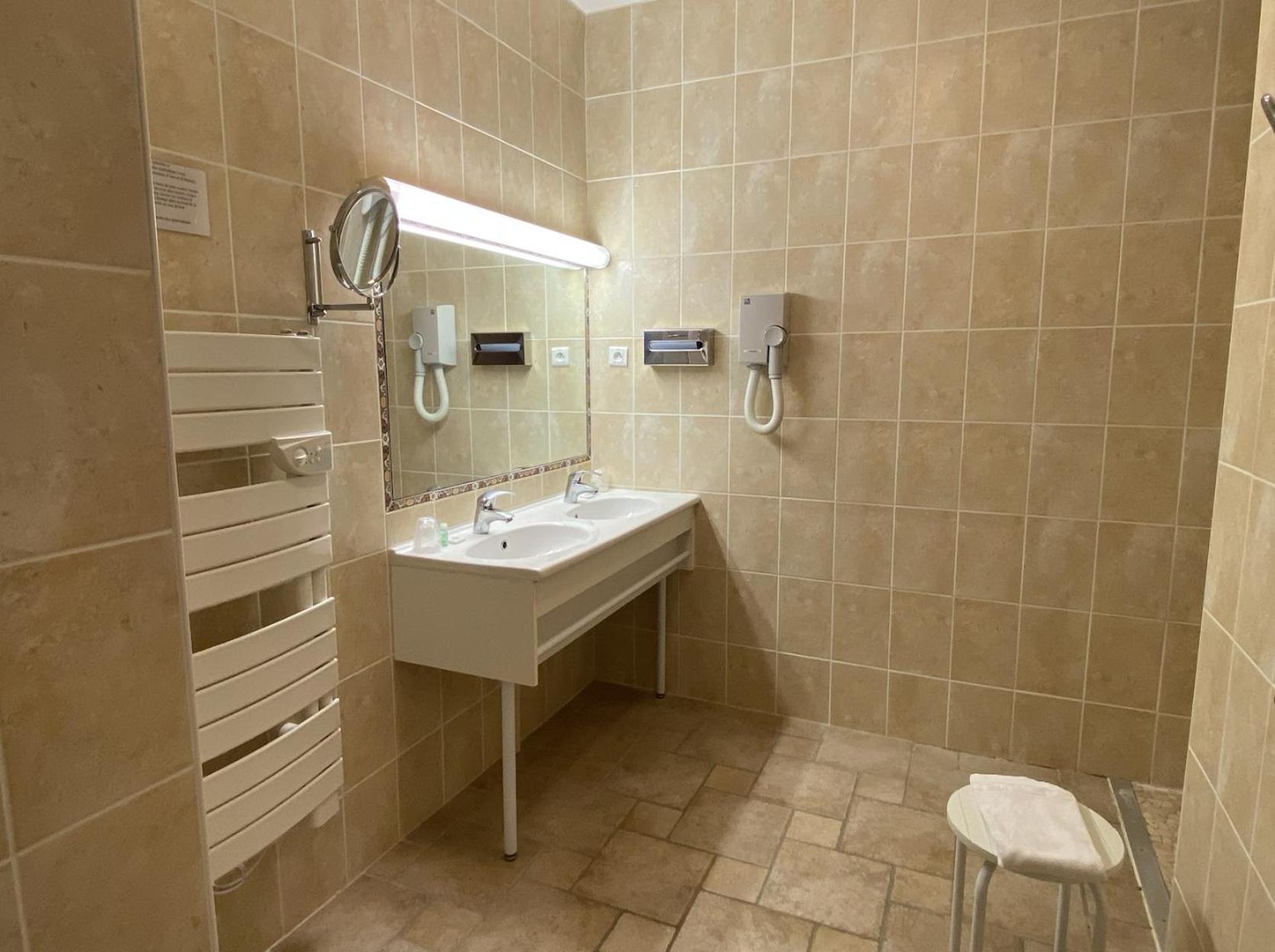 Hotel Du Chateau Bois Guibert Bonneval 部屋 写真