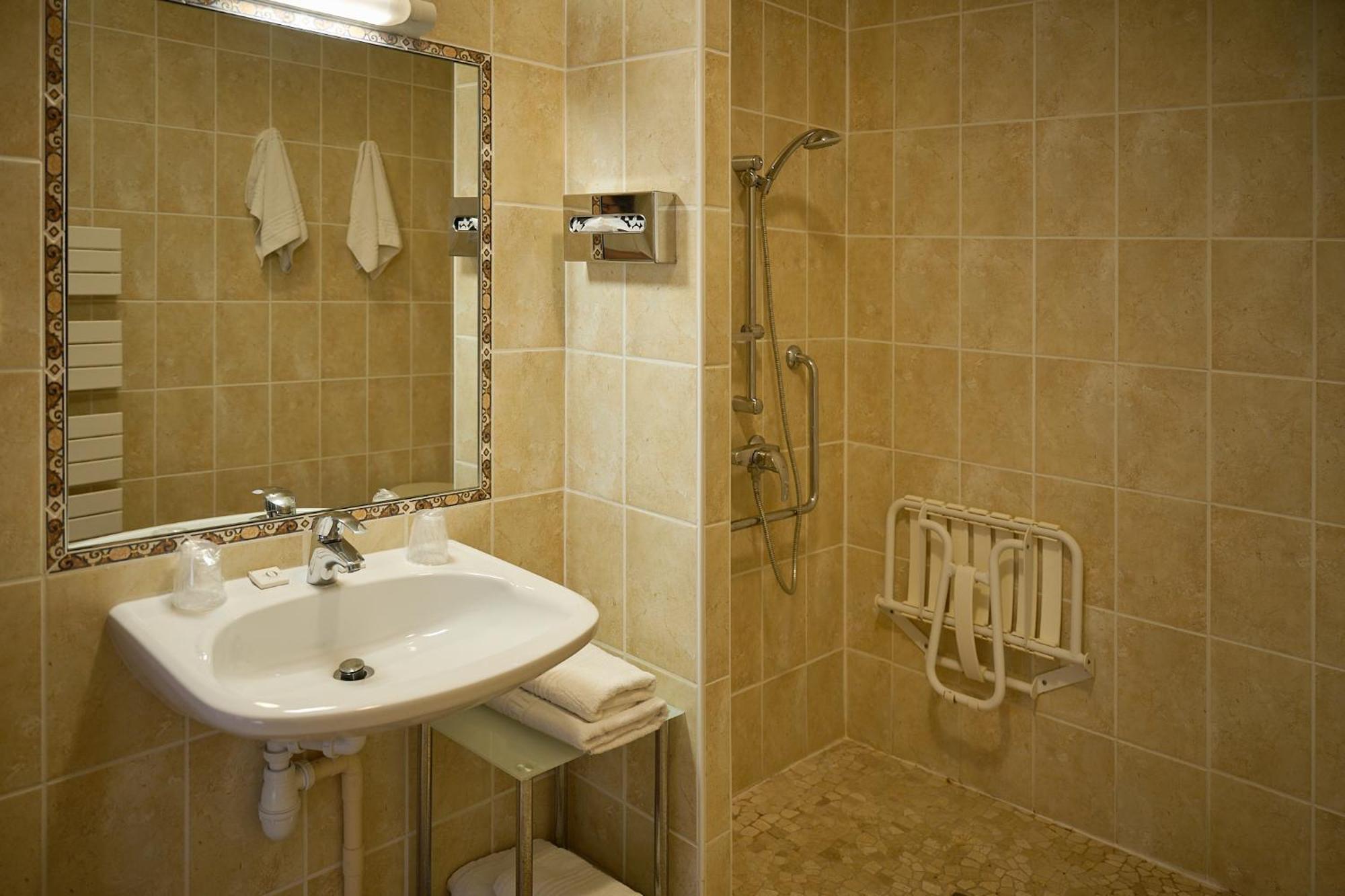 Hotel Du Chateau Bois Guibert Bonneval 部屋 写真