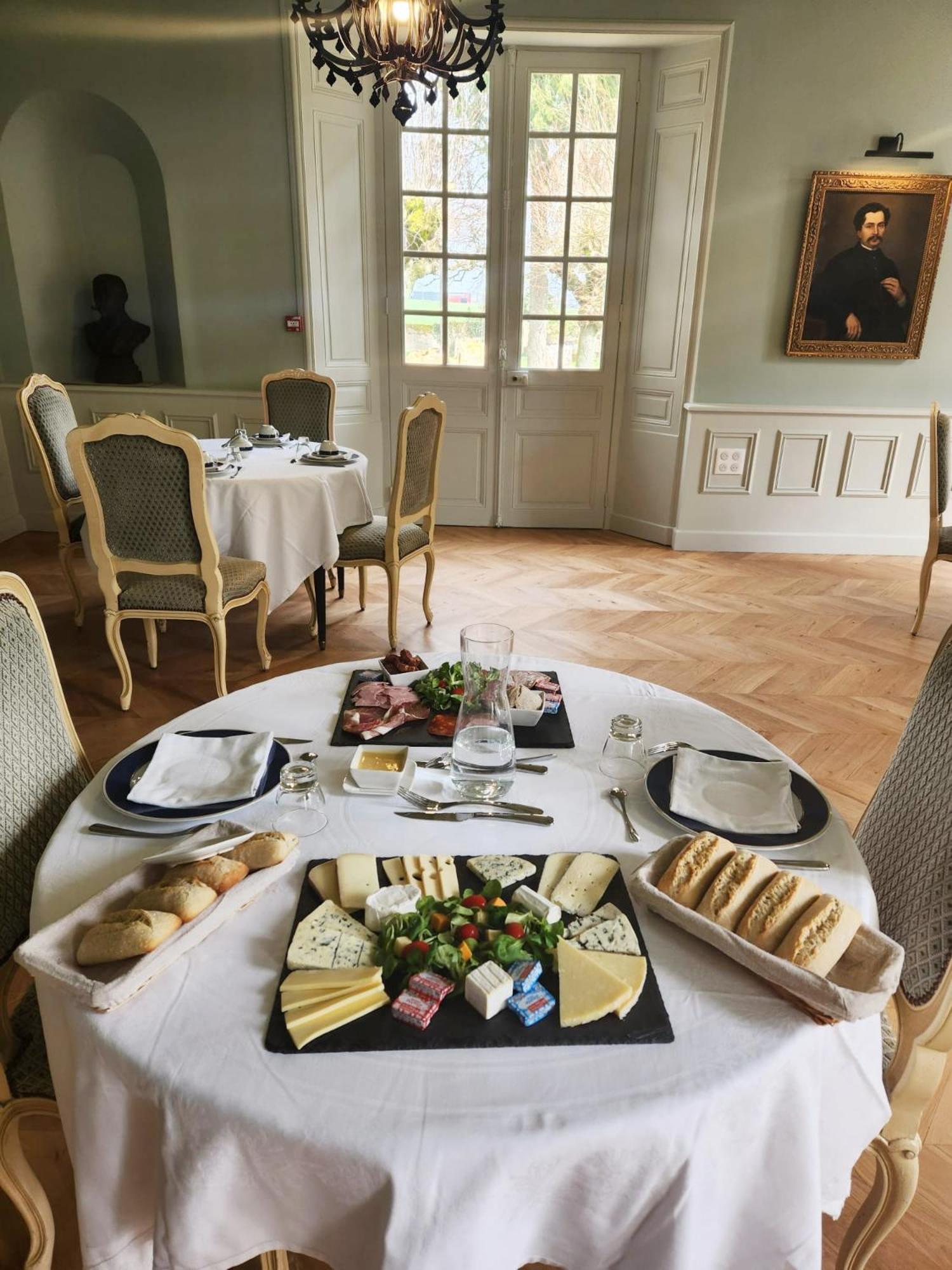 Hotel Du Chateau Bois Guibert Bonneval エクステリア 写真